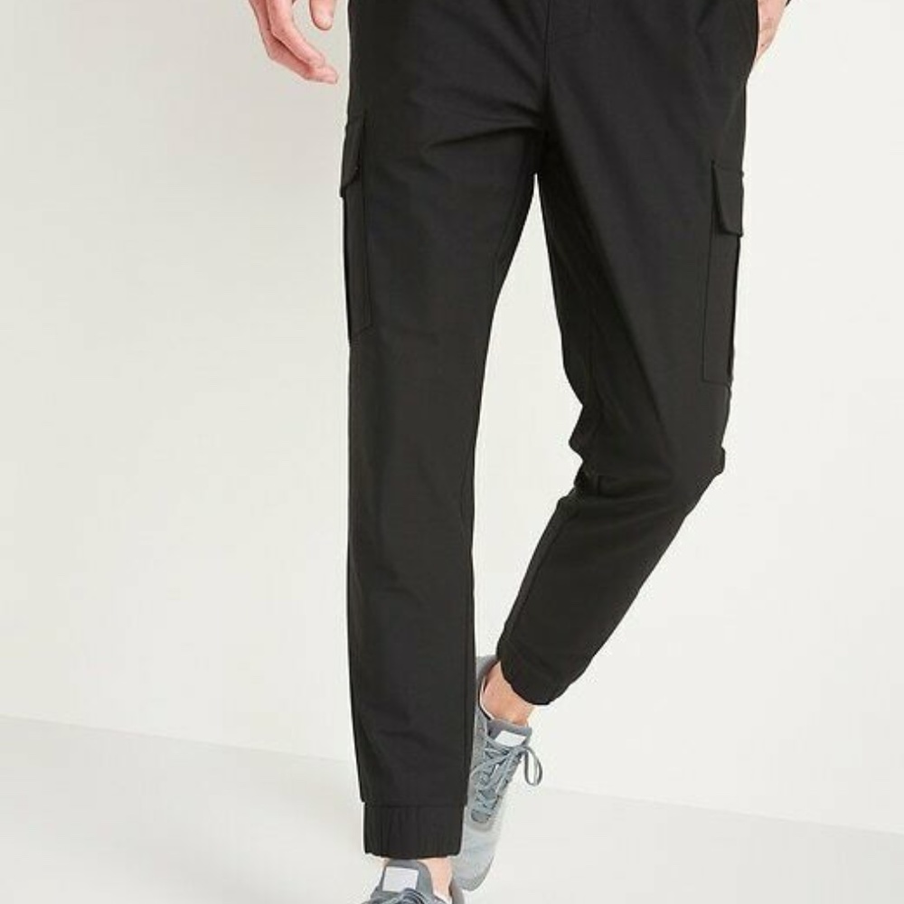 old navy Slim Go-Dry Cool Hybrid Jogger Cargo Pants for Men $45